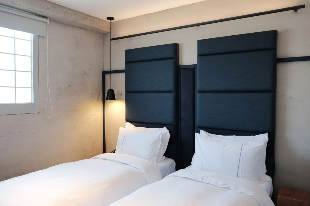 Waterfront Hotel
