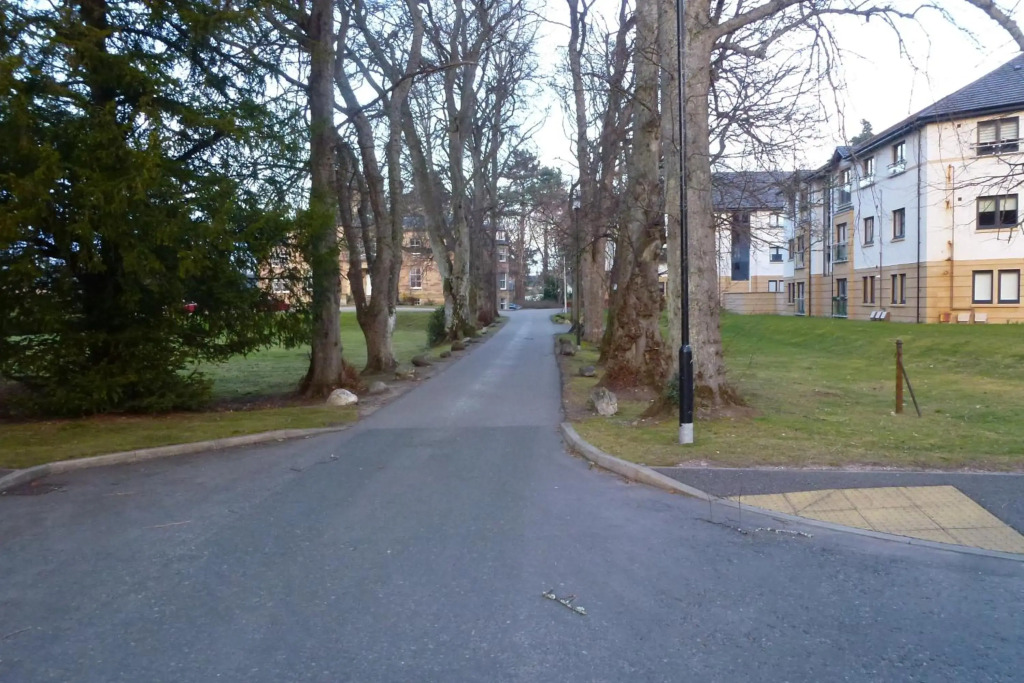 Hedgefield House - Serene Top Floor Flat