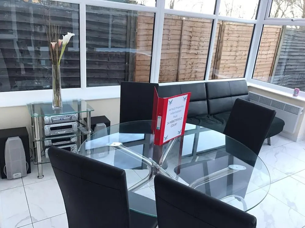 My-Places Large 4 Bed Town House (14A)