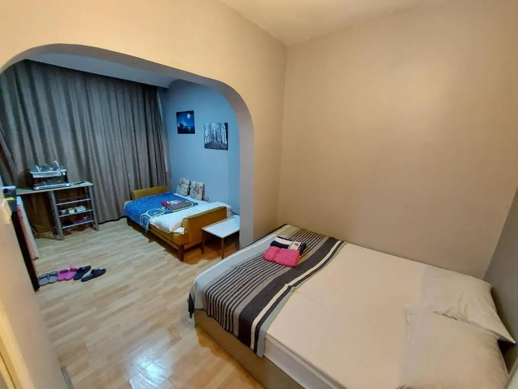hygienic affordable central accommodation near metro