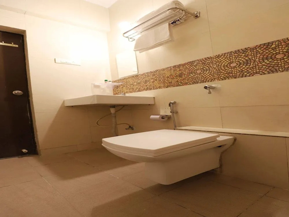 OYO 10680 Hotel Royal Inn