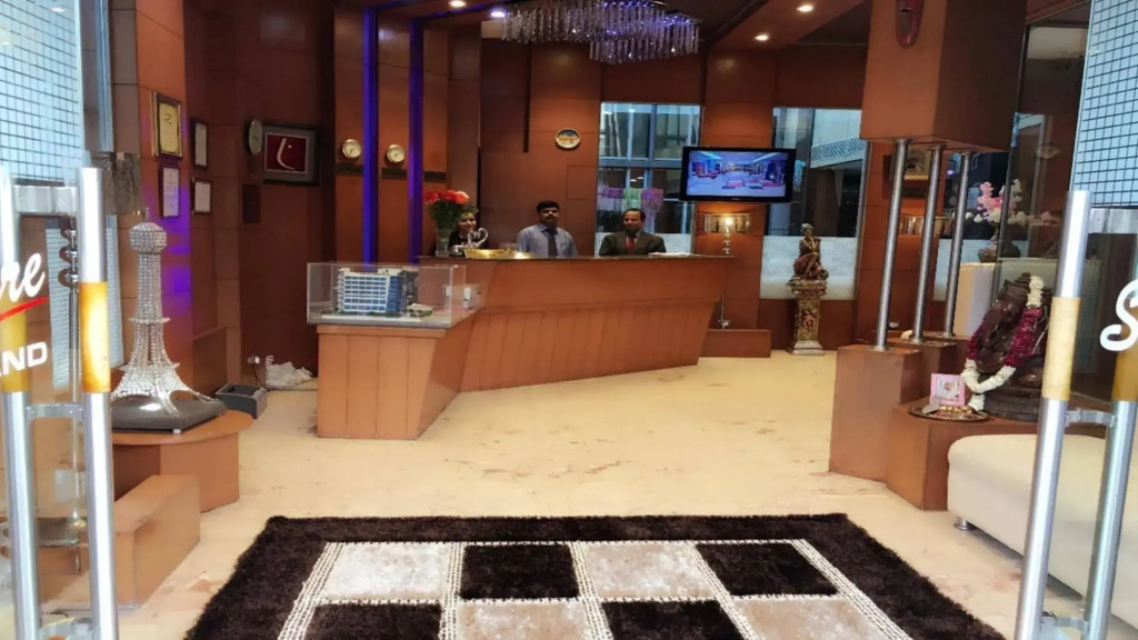 Hotel Signature Grand
