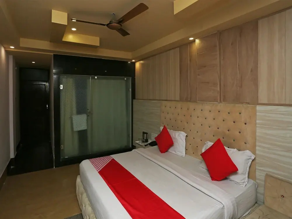 OYO 35366 Hotel Shiv Murti