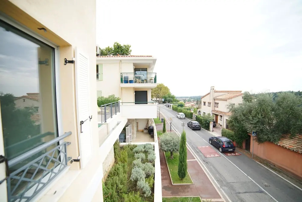 Biot Village