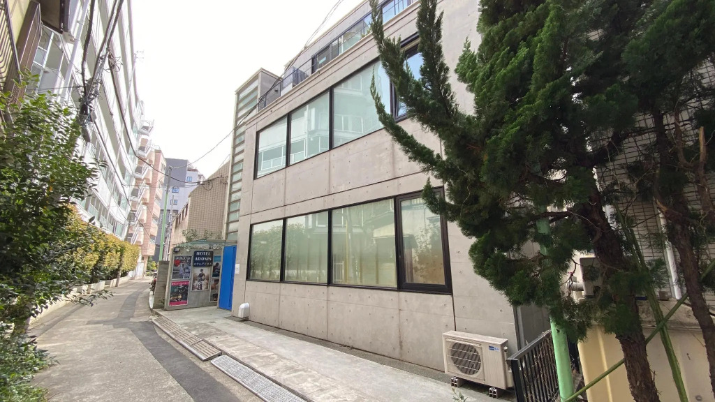 Hotel Adonis Tokyo - LGBTQ Friendly Men Only Hostel