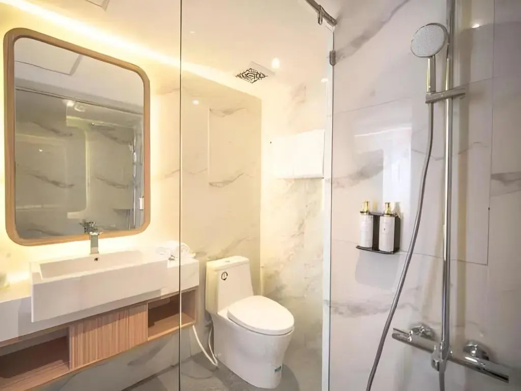 Cozy Stay Studio Room at Altuz Seturan Yogyakarta Apartment By Travelio