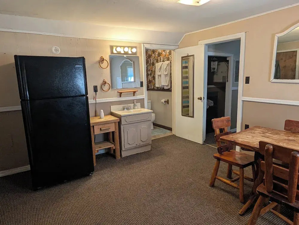 Cedarvale Cabins Turner Falls