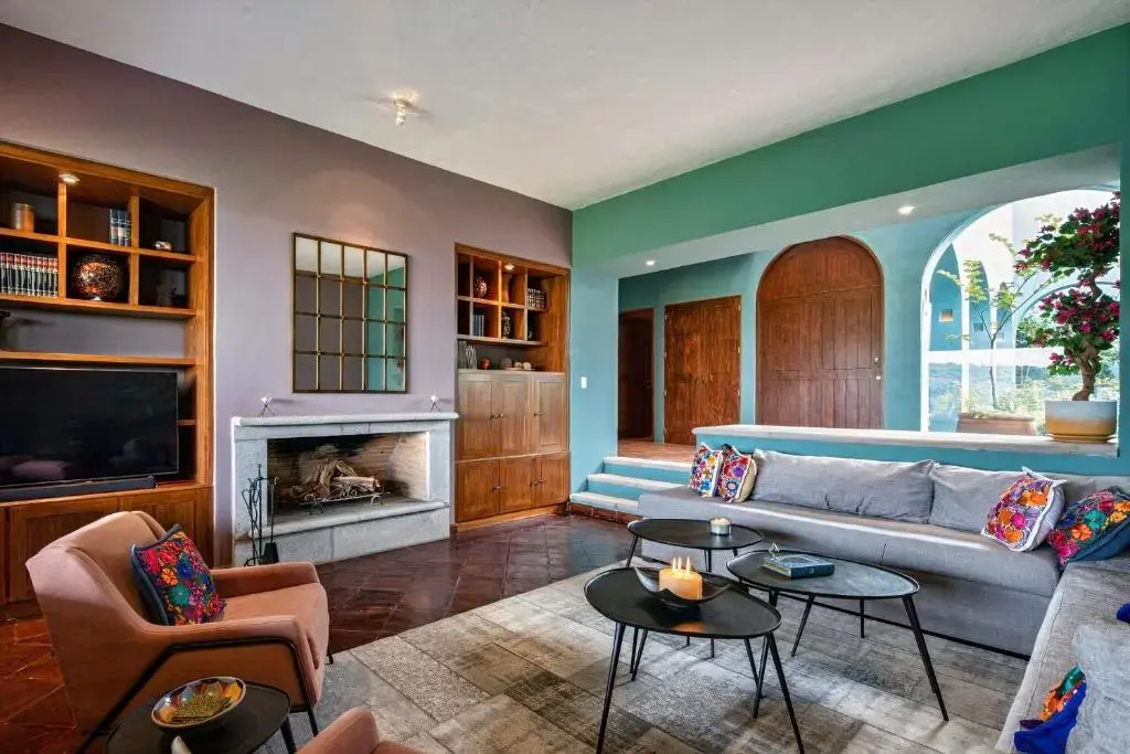 HOLT Balcones Guesthouse - King Bed Room