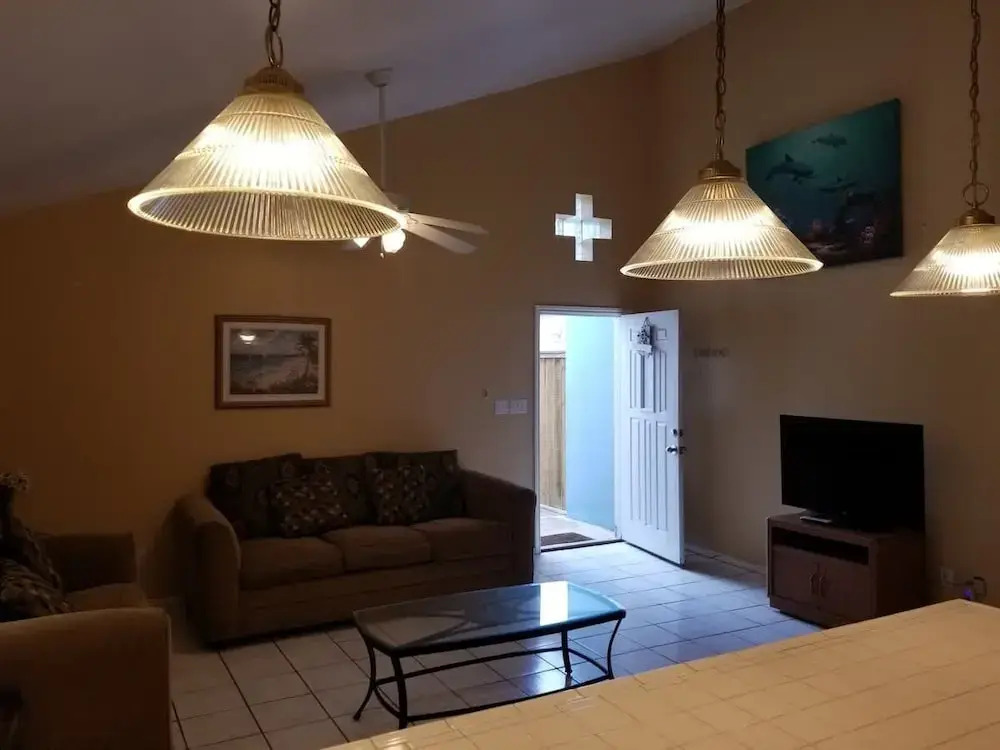 Ground Floor Duplex 1/2 block to Beach BBQ ok 2 Bedroom Home by RedAwning