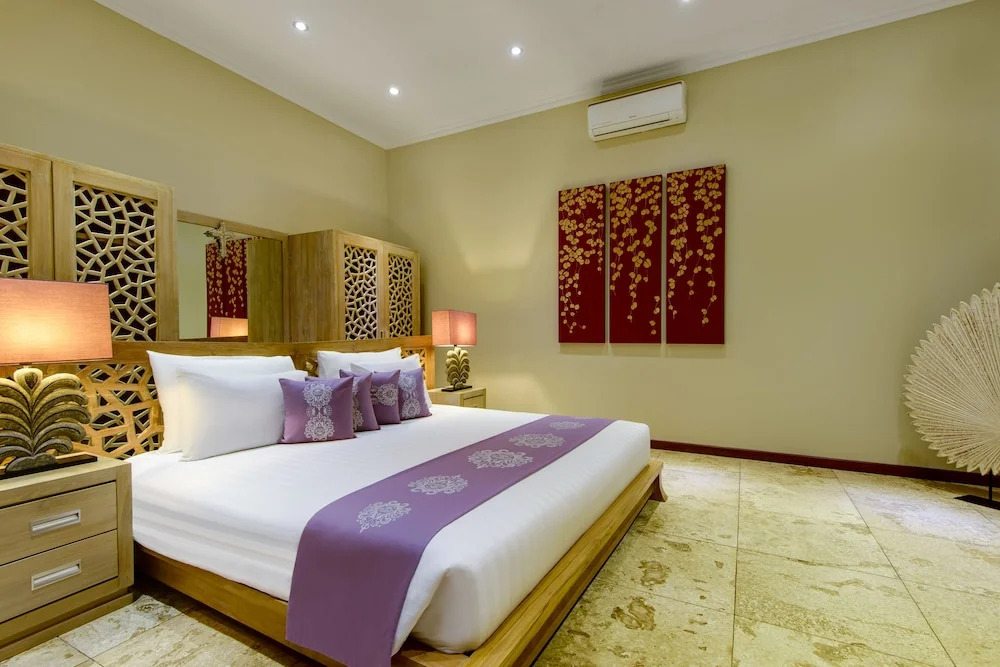 Super 4 Bed, Sleeps 8, Just 300m walk from Beach