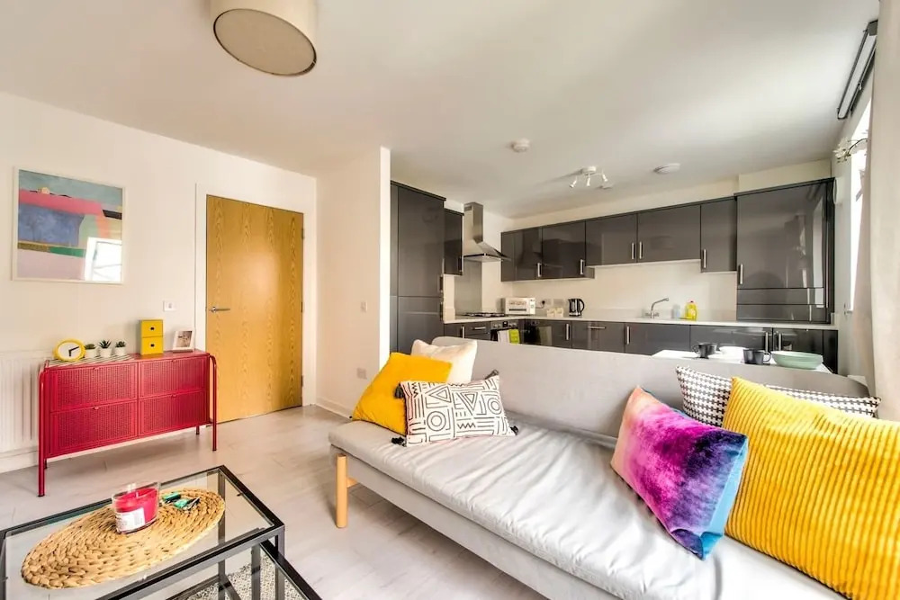 Bright 2BR Home Near Royal Mile