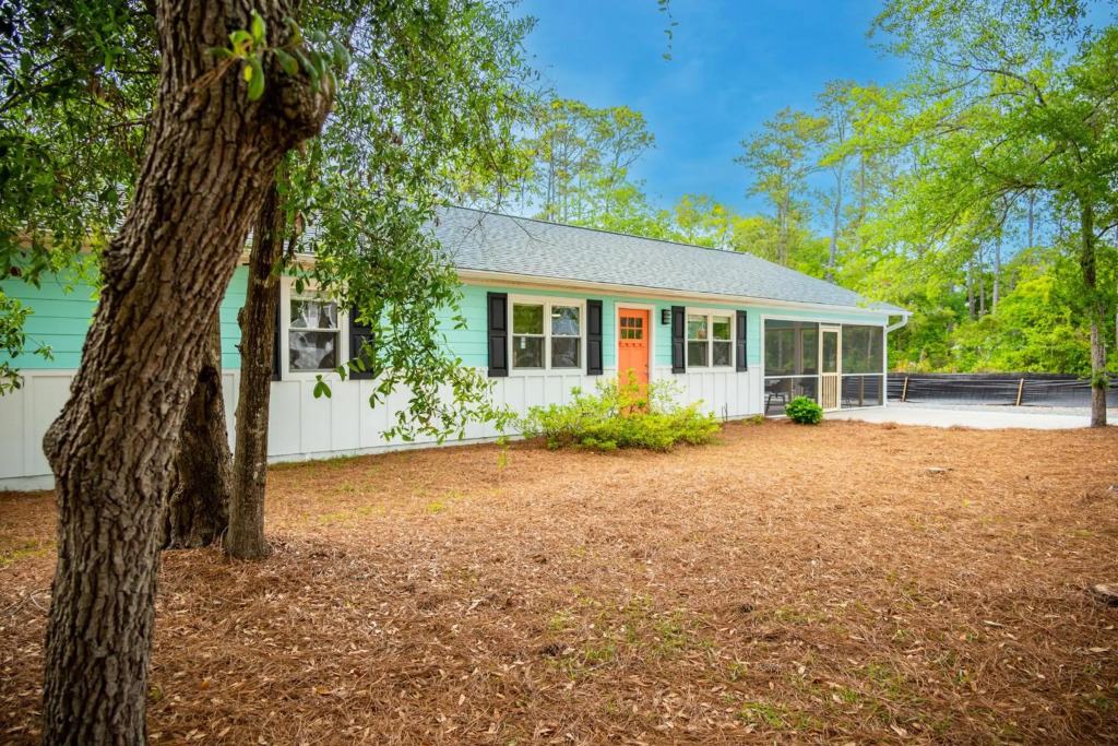 Poolside Paradise by Oak Island Accommodations