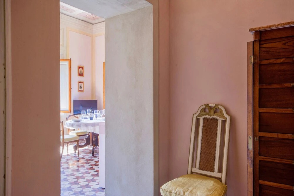 A Path of Relaxation and History Between Vineyards and Olive Trees
