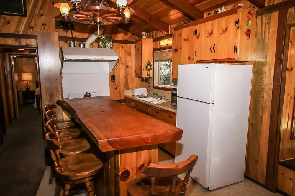 Cabin Idle Ours 933 by RedAwning