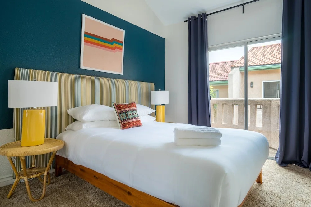 WanderJaunt | Emerald St Townhomes