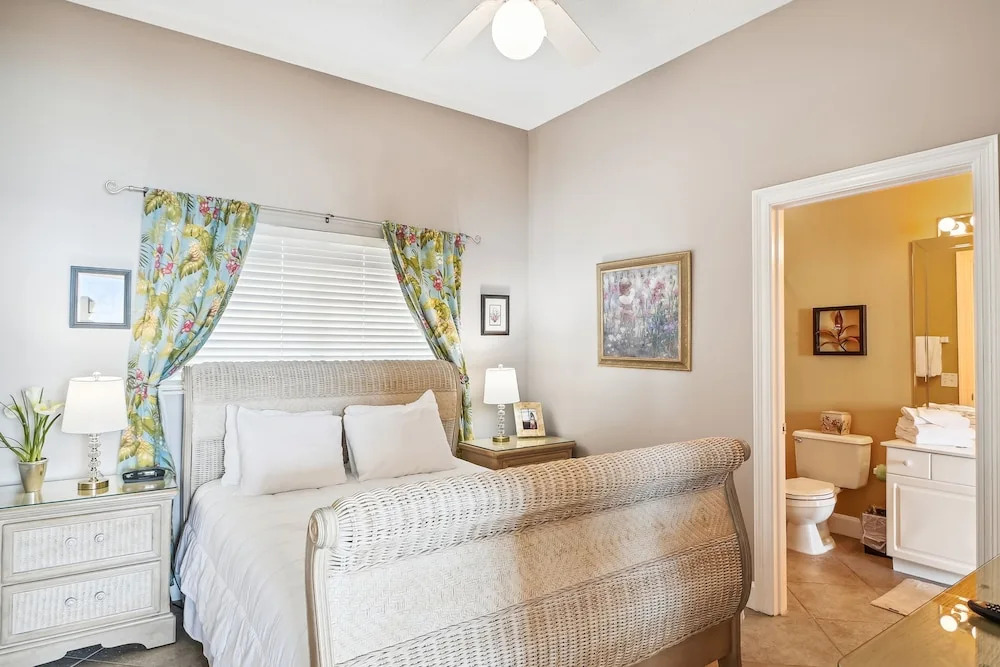 Oceania 907 3 Bedroom Condo by RedAwning