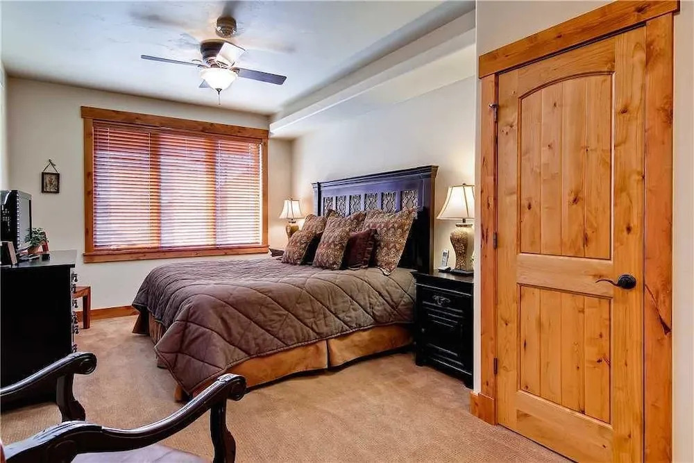 5111 Emerald Lodge, Trappeur's Crossing Apartment 2