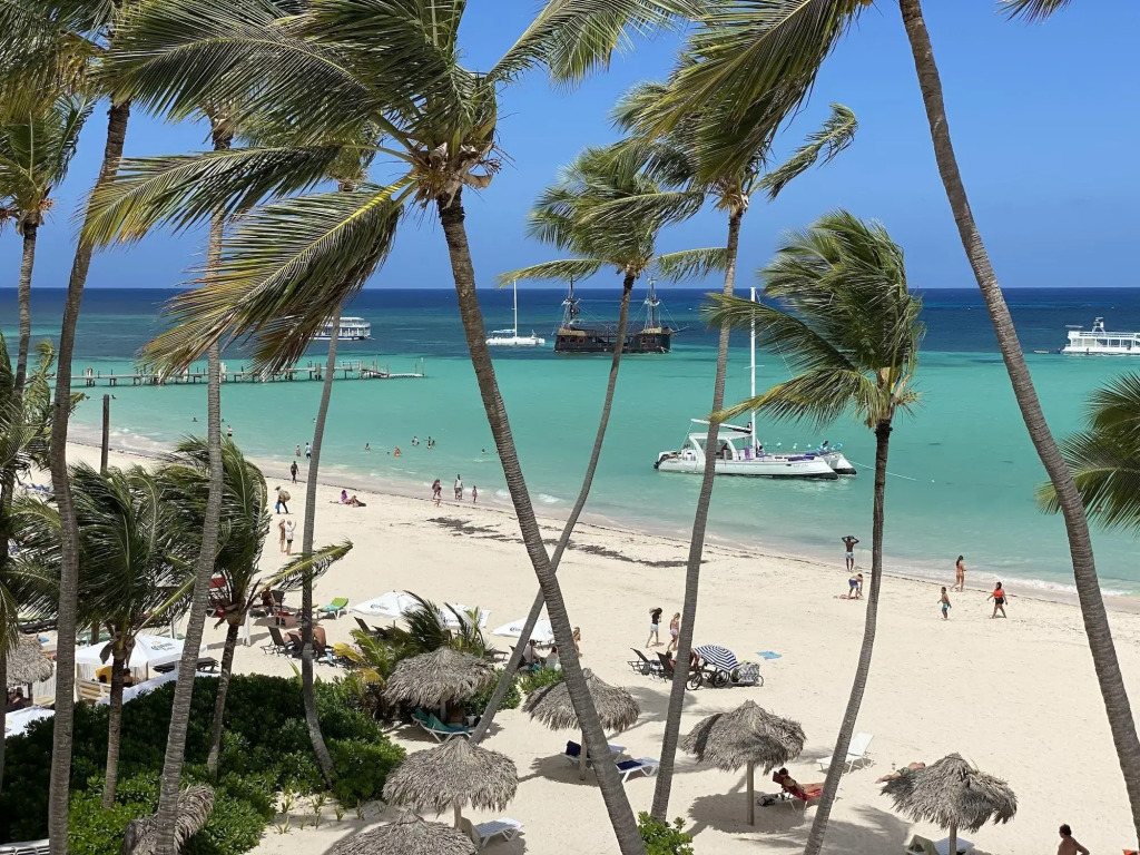 Bavaro Beach Condo-HOTEL with VILLAS & Suites WIFI BBQ Beach CLUB & SPA