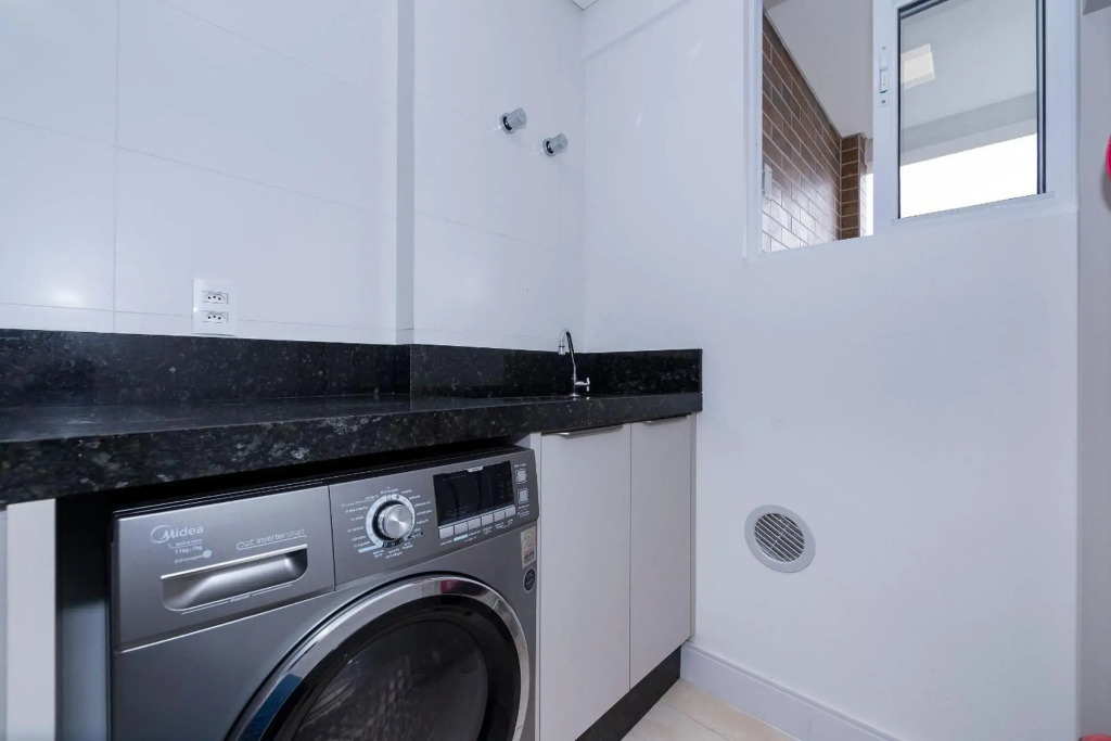Terrazzo 402B - Apartamento 02 suítes - Acomoda até 06 pessoas - À poucos metros da praia de Bombas