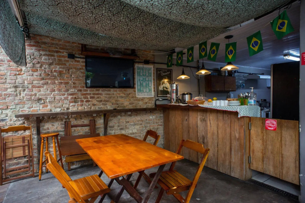 Garoa Hostel Party Bar