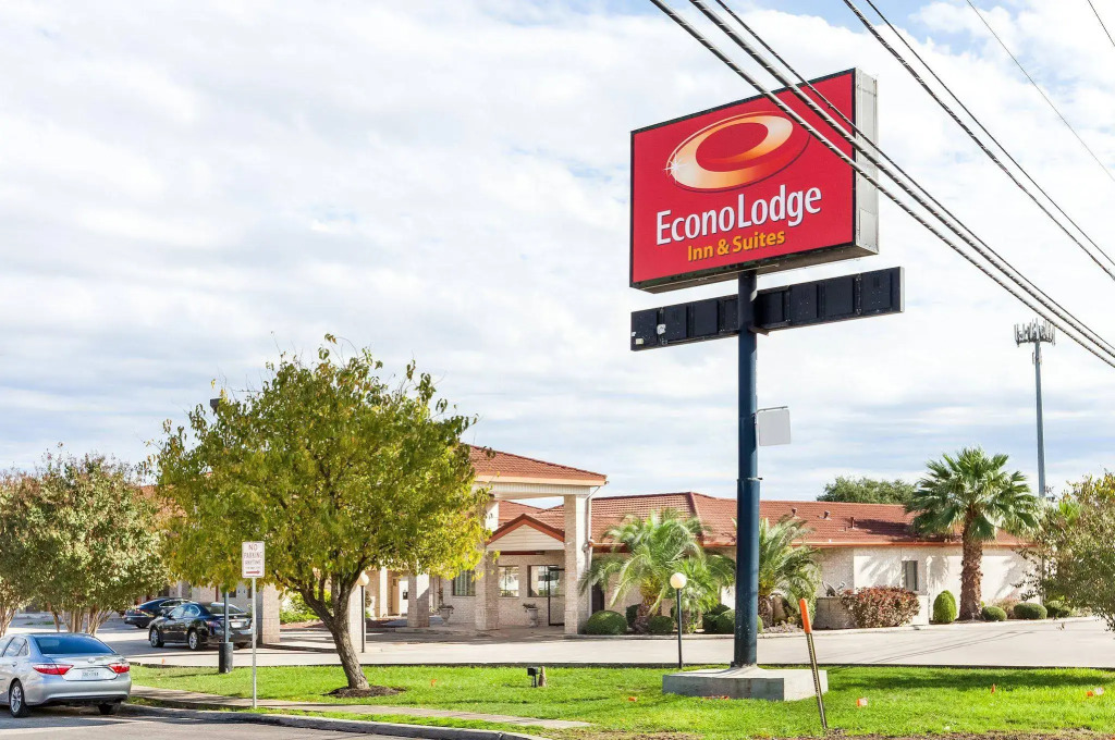 University Inn & Suites