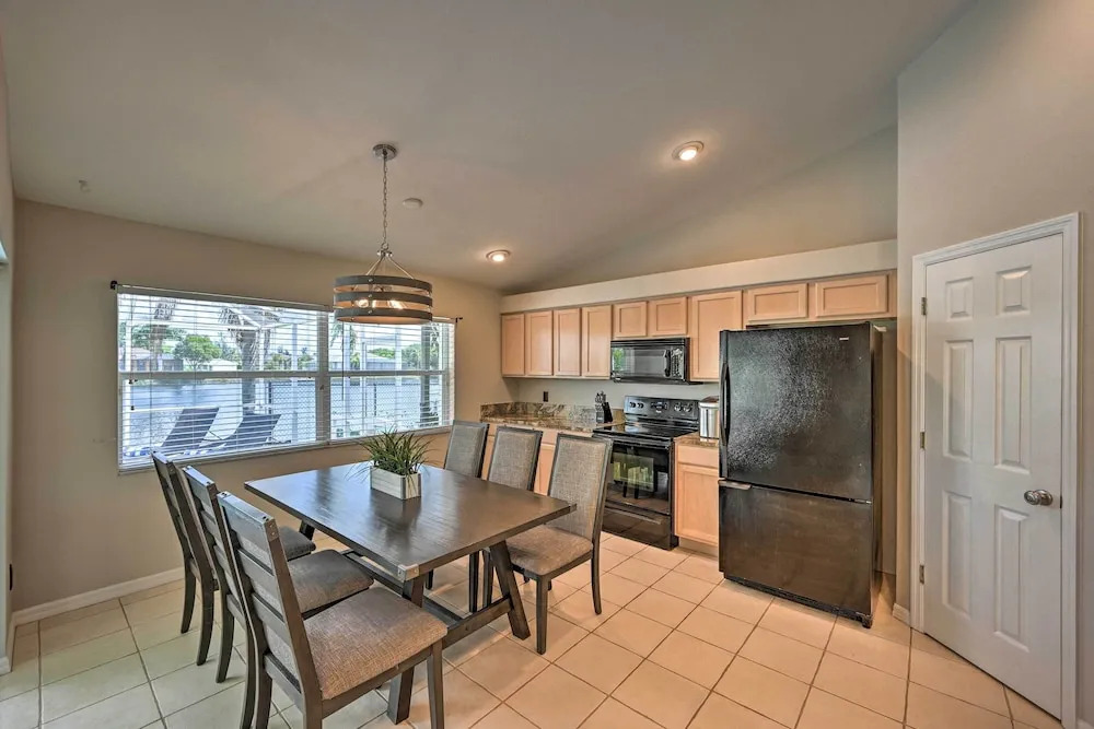 Dog-friendly Escape w/ Dock & Kayaks in Cape Coral