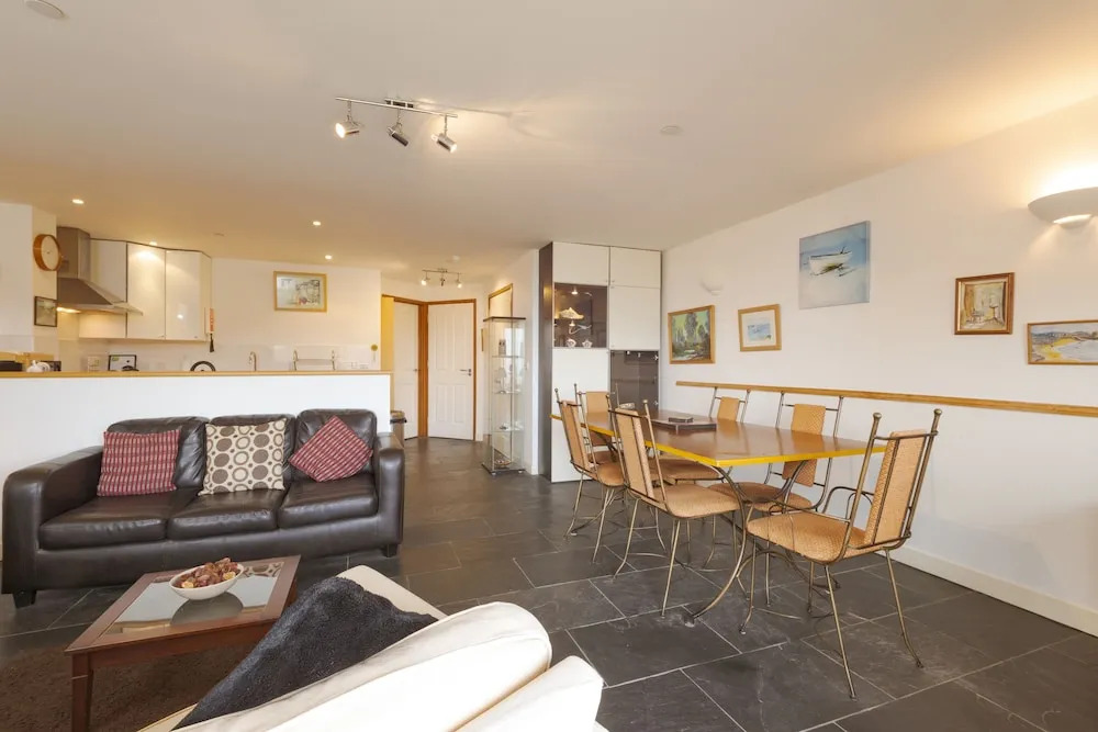 White Lodge Apartments