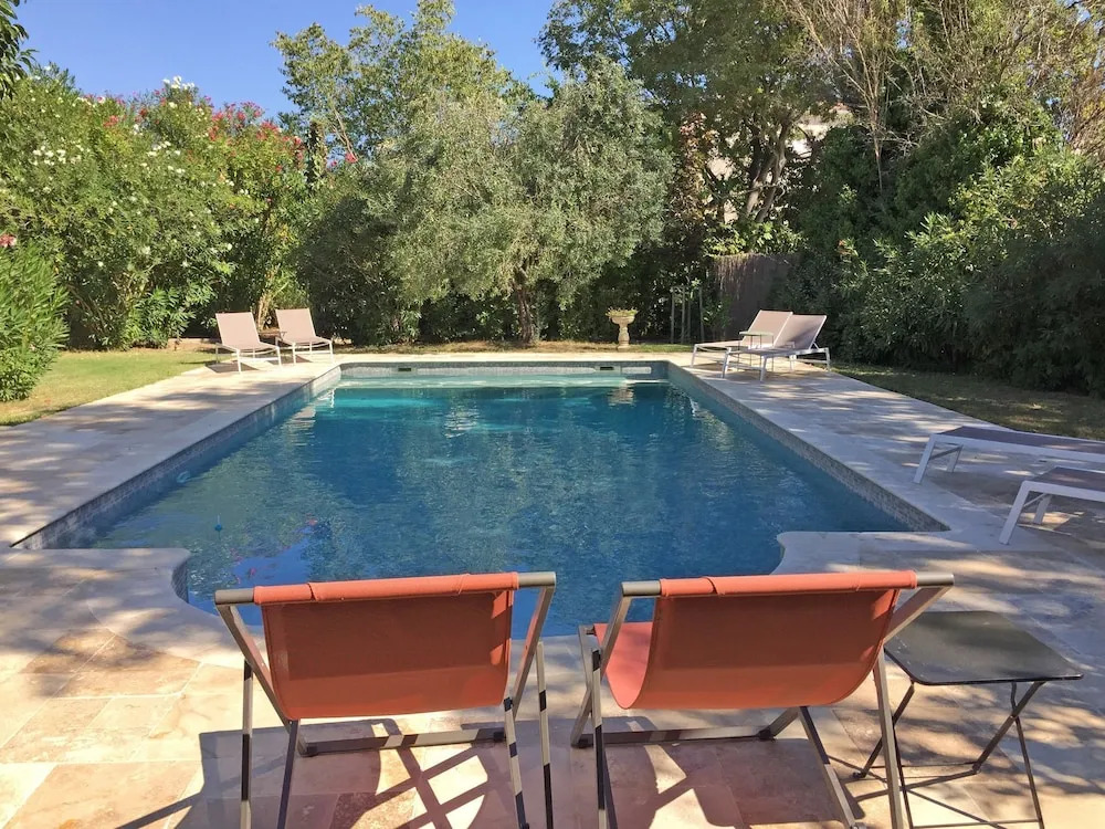 Spacious Villa With Private Swimming Pool a few Minutes' Walk From Lorgues