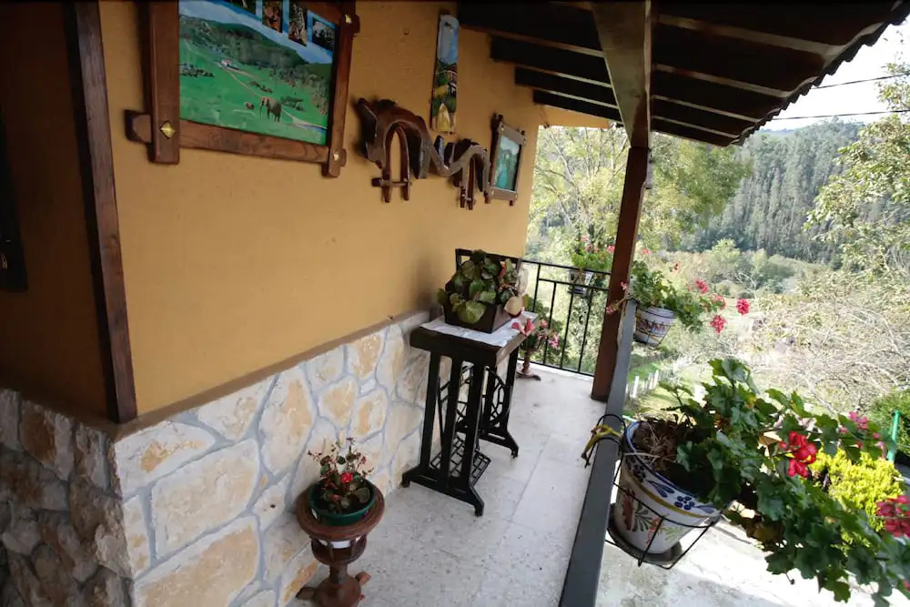 APARTAMENTOS. TURIS. CASTIELLO