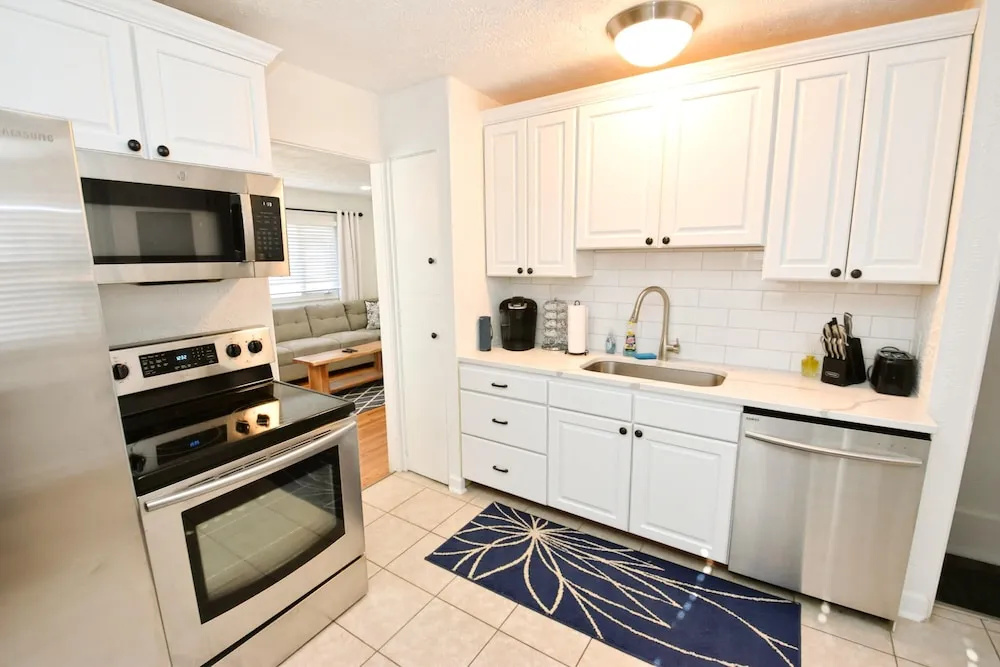 Remodeled Home 1 Mile From Notre Dame 1150