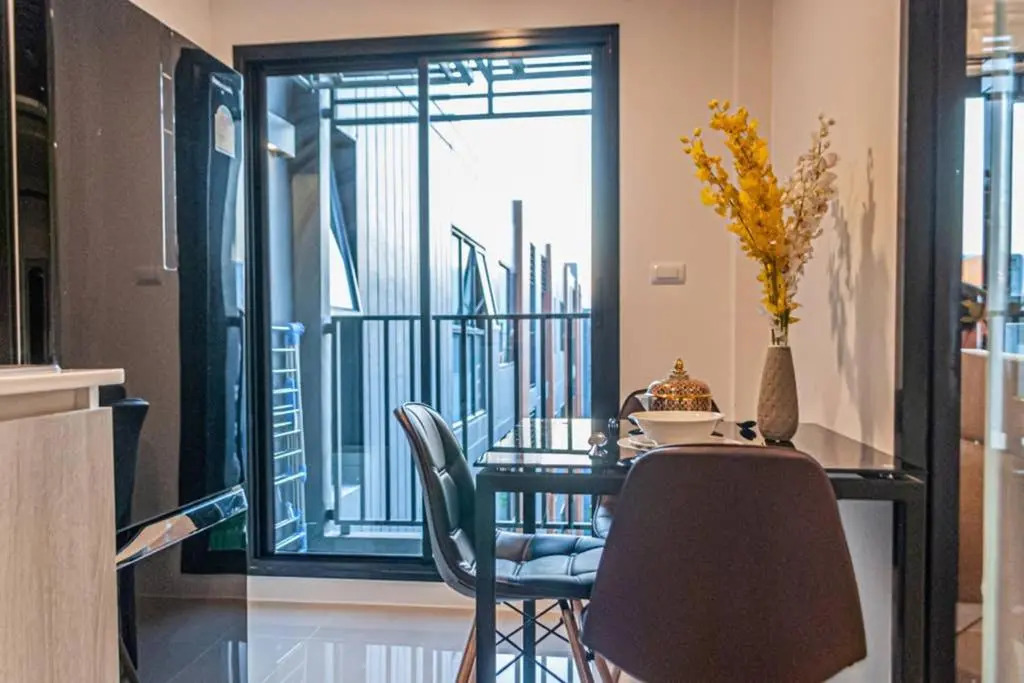 1BR Mountain/Pool View at Central festival mall.