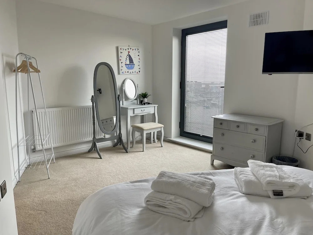 Superior 2 Bedroom Condo With Stunning Sea Views