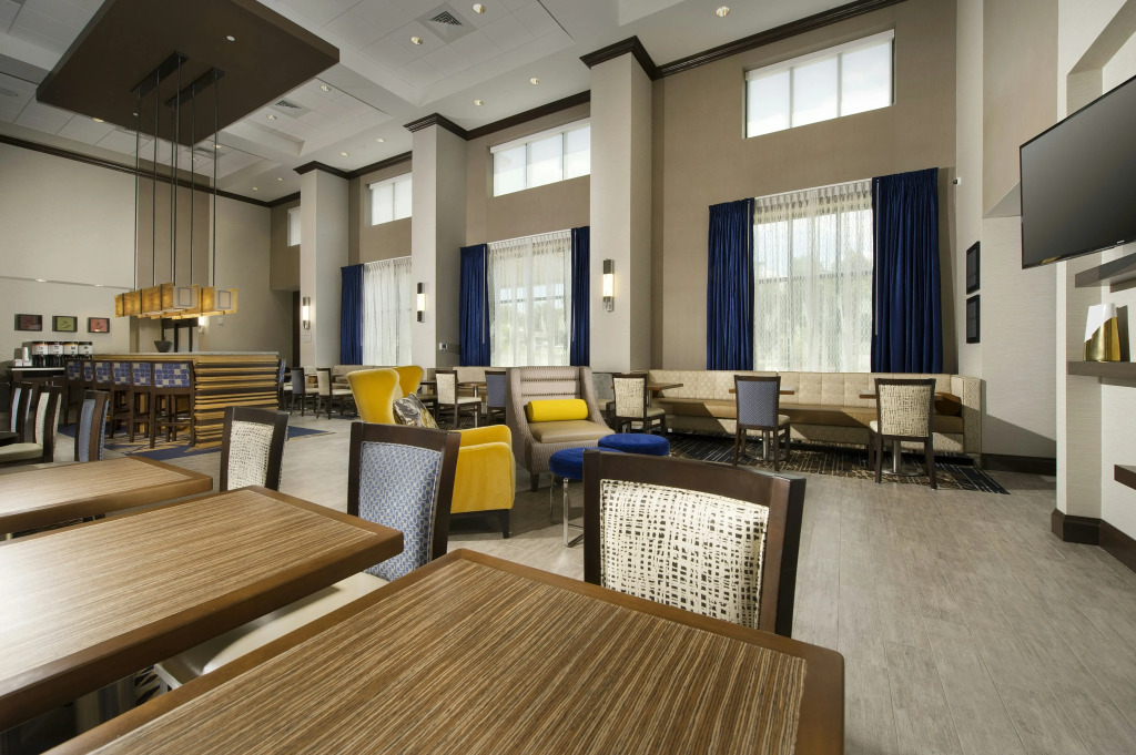 Hampton Inn & Suites Falls Church