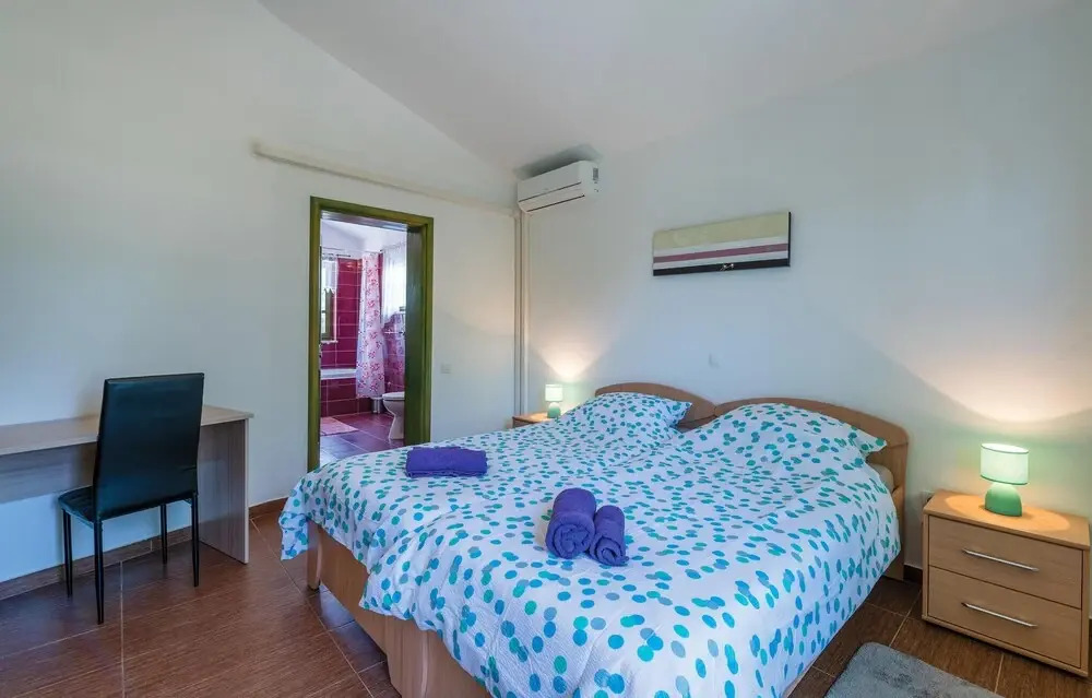 Beautiful Home in Valtura With Wifi and 5 Bedrooms