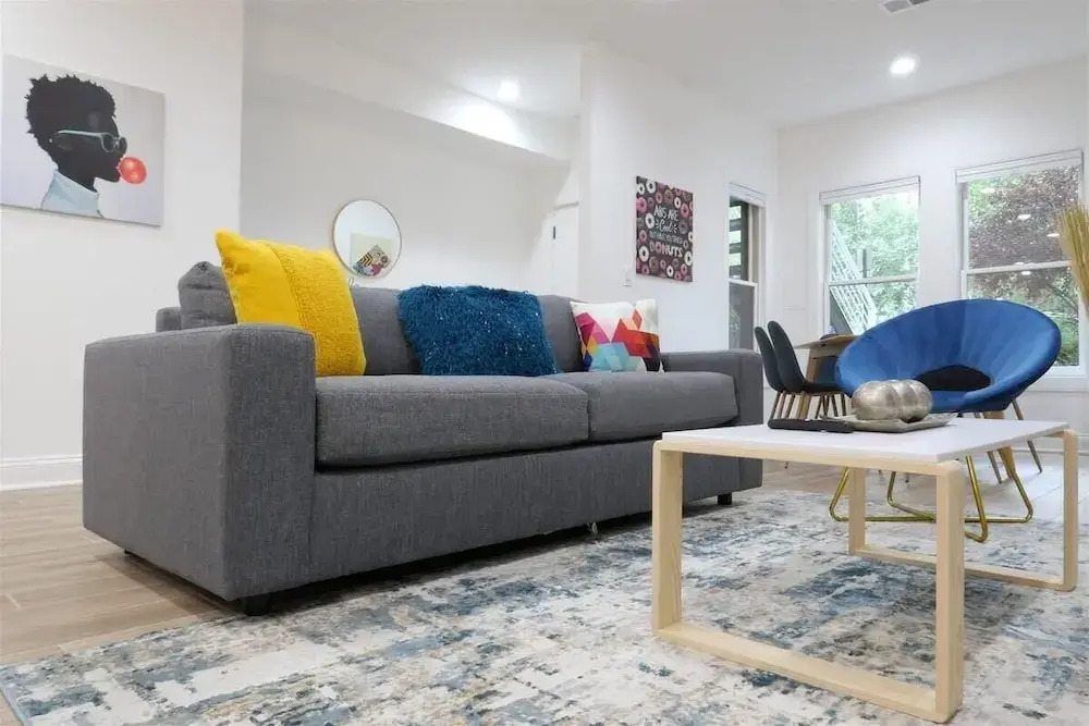 Pop Art Chic! Stunning Shaw - U Street Apartment