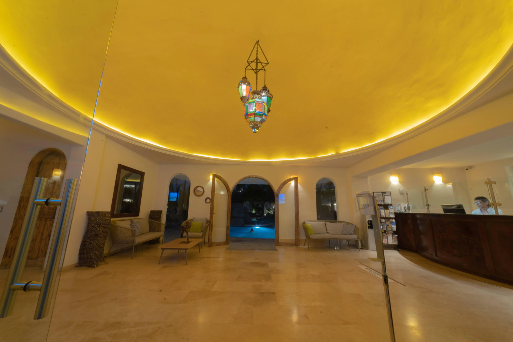Hotel & Suites El Moro