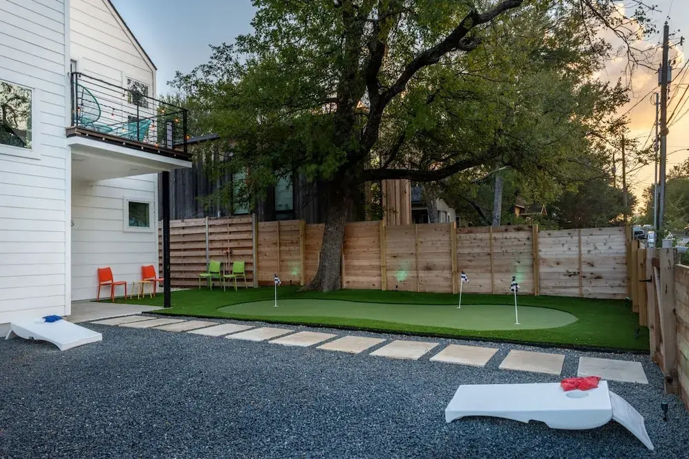 Eastside Home w Killer Yard - Golf  Pool  Firepit, Austin