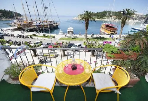 Apartment Jele Nice decorated apartment in city center of Makarska on the promenade accommodates 2 2 persons