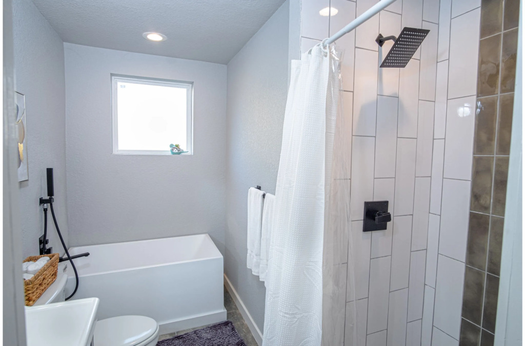 Stylish 4 Br/2ba Renovated Home Near Downtown