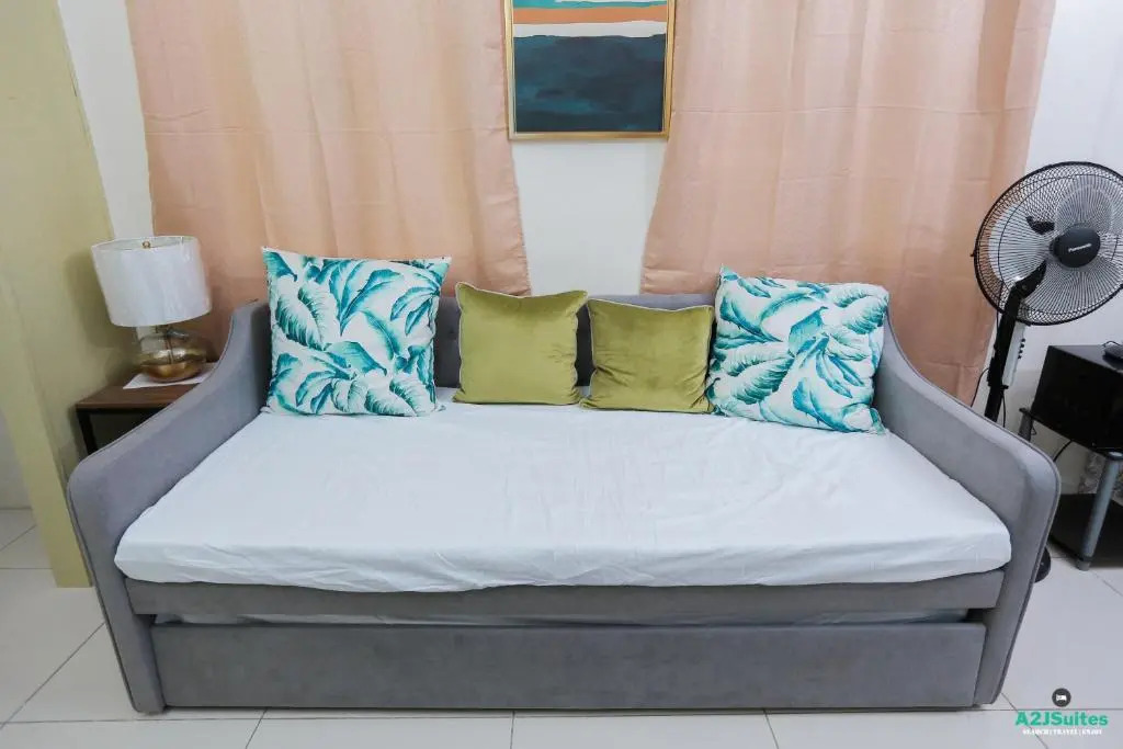A2JSuites Bedroom Taal View Luxury Smart Home Suite Near Skyranch