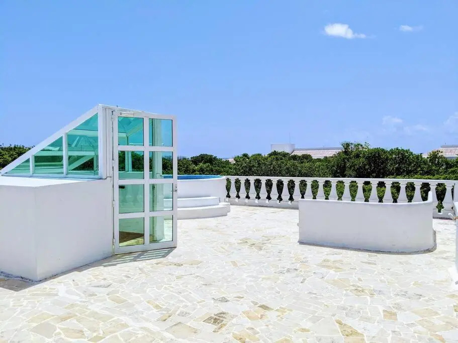 9br 6ba Large groups! Best location in town Walk to beach, 5th ave Cozumel ferry, shopping, nightlife! Roof plunge pool!! Castillo Playacar Fase 1 25max
