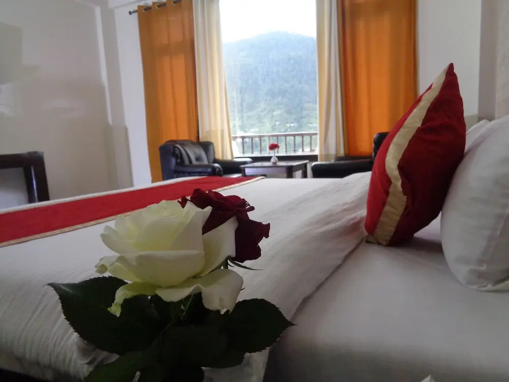Apple Crescent Resorts