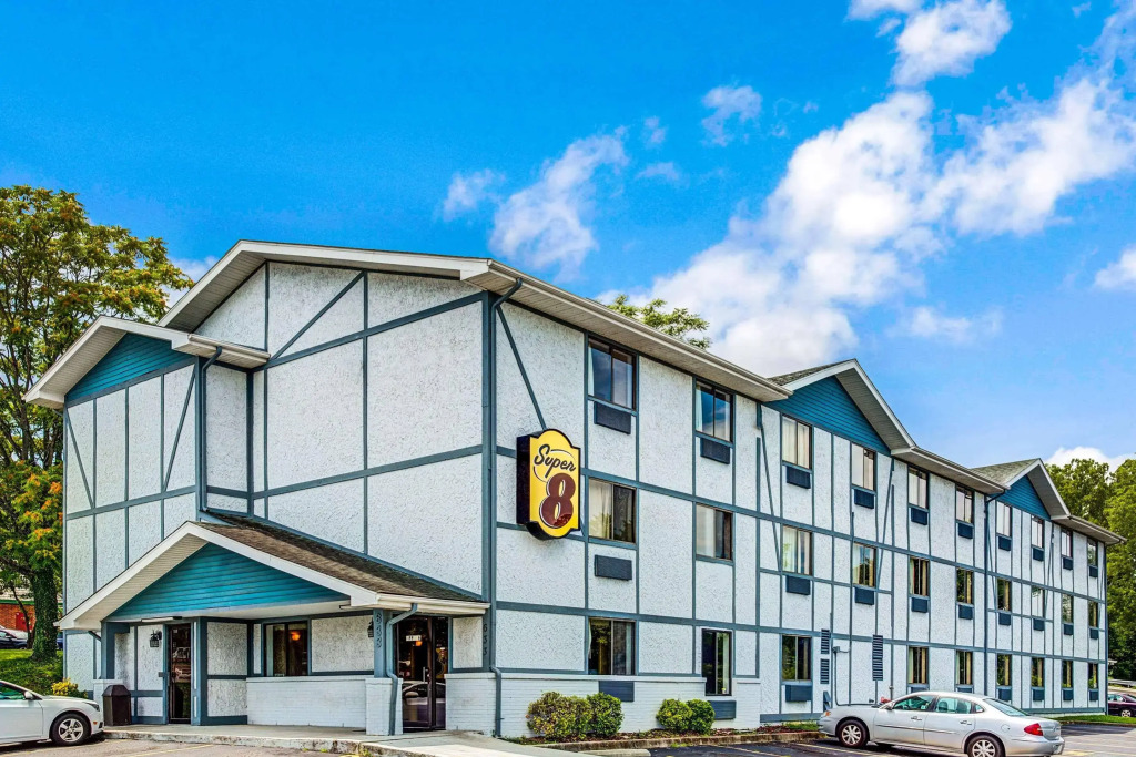 Red Roof Inn Suffolk