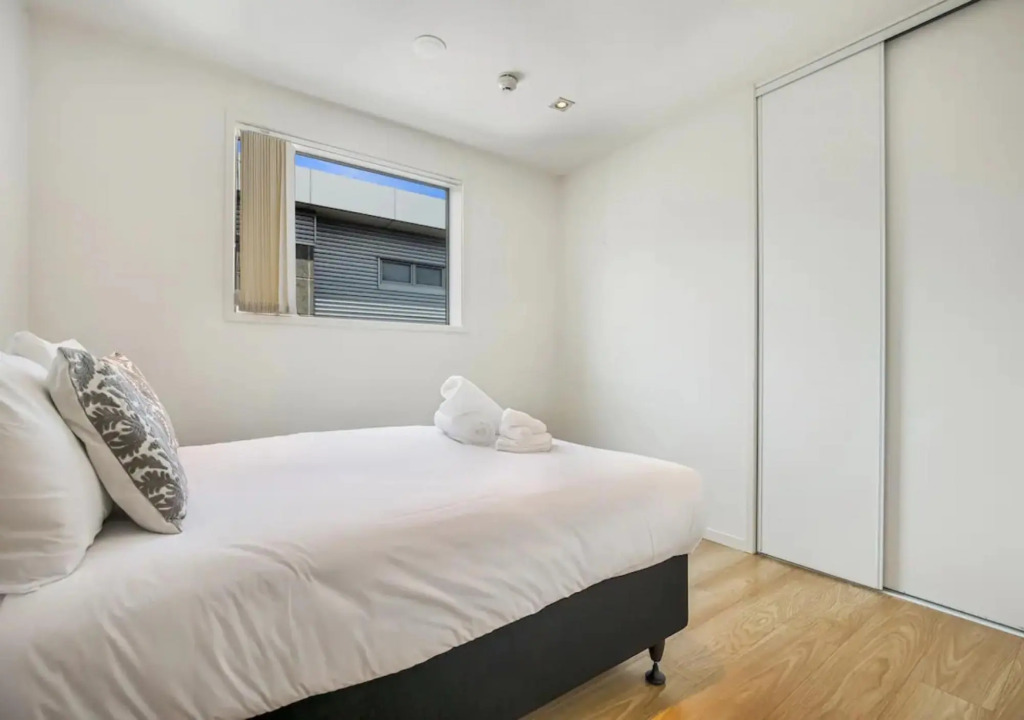 Central two-bedroom apartment close to Spark Arena