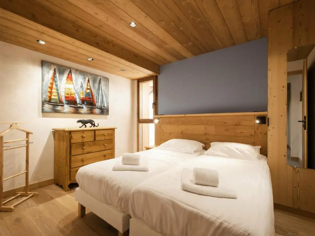 Chalet 4★, 12 pers, 5 chambres, terrasses ensoleillées, navette à proximité - FR-1-304-270