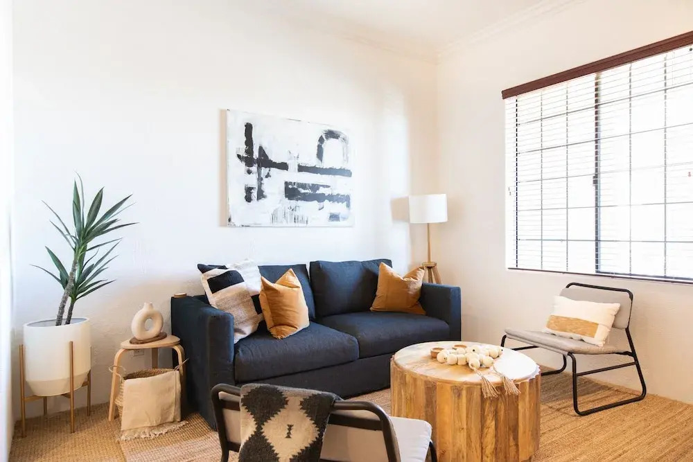Designer 1 bed 5 min to Old Town Dogs Welcome