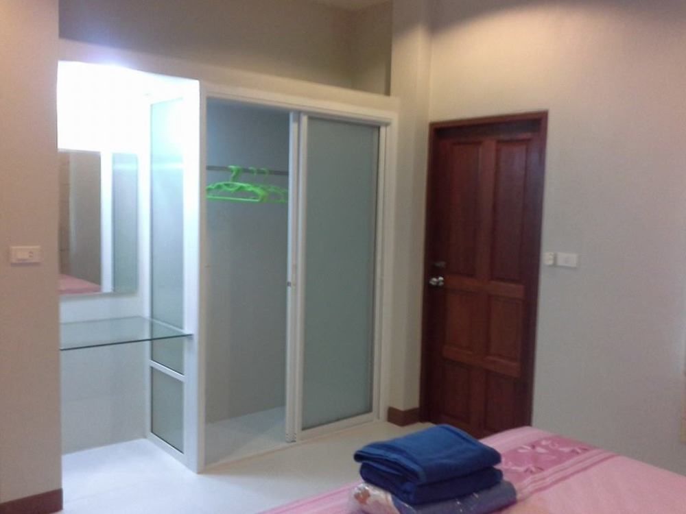 Krisada Beach Resort