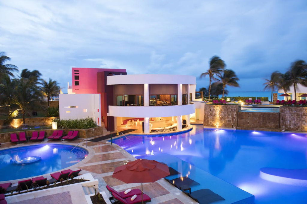 Altitude at Krystal Grand Cancun - All Inclusive