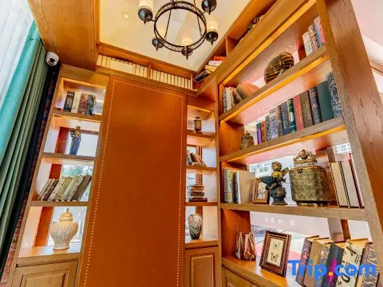 James Joyce Coffetel (Hohhot Exhibition Hall East Road Shop)