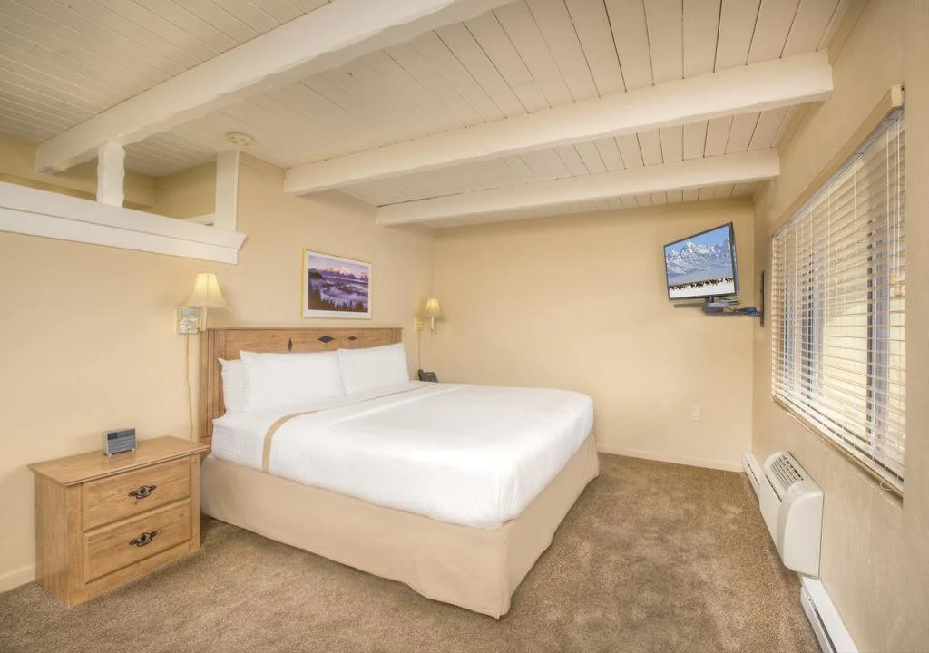 Elk Refuge Inn
